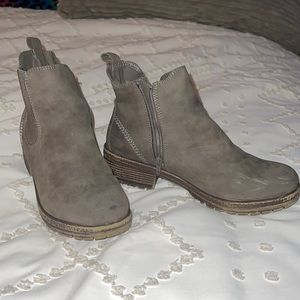 Grey boots